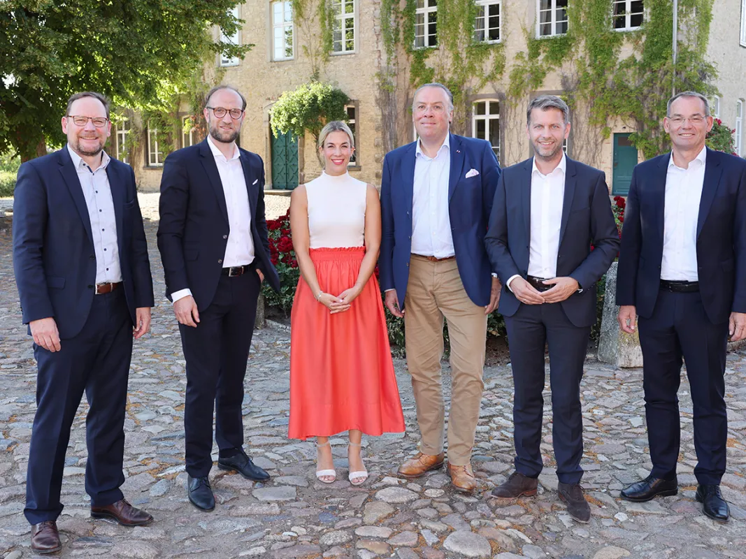 v.l. T. Krause,  J. Hofschröer, S. Froberg, Graf G. von der Schulenburg, D. Weilmann, Dr. C. Vollmer (© WMG Wolfsburg, Foto: Matthias Leitzke)
