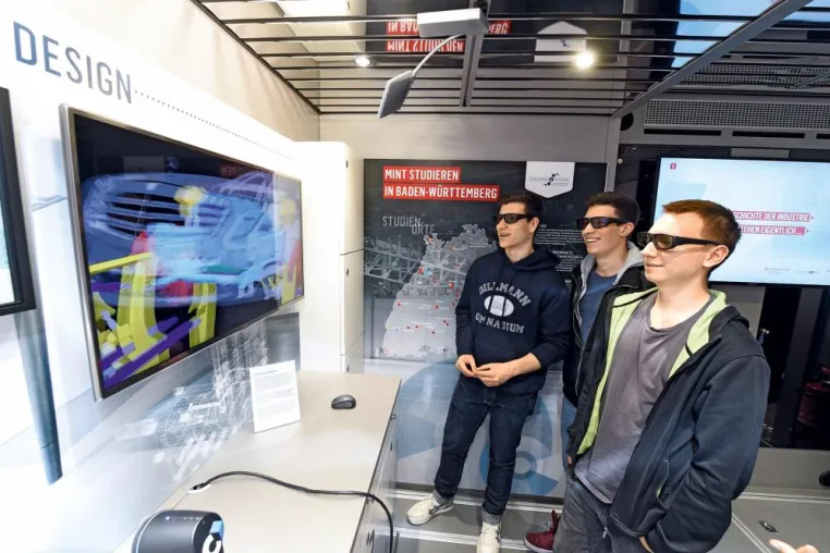 Bild: Mobile Industriewelt bei der "Langen Nacht der Technik" in Friedrichshafen