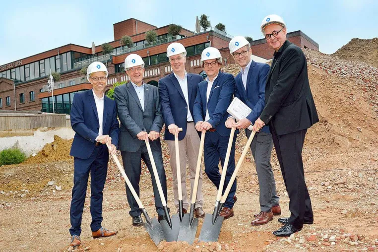 Bild: Spatenstich im Neuhof-Quartier
