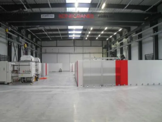 Bild: 150 transluzente Kandela Stellwände bei Hack Formenbau