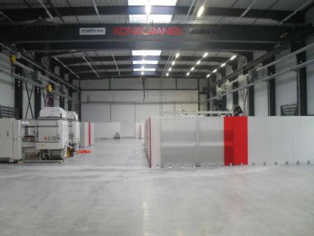 Bild: 150 transluzente Kandela Stellwände bei Hack Formenbau