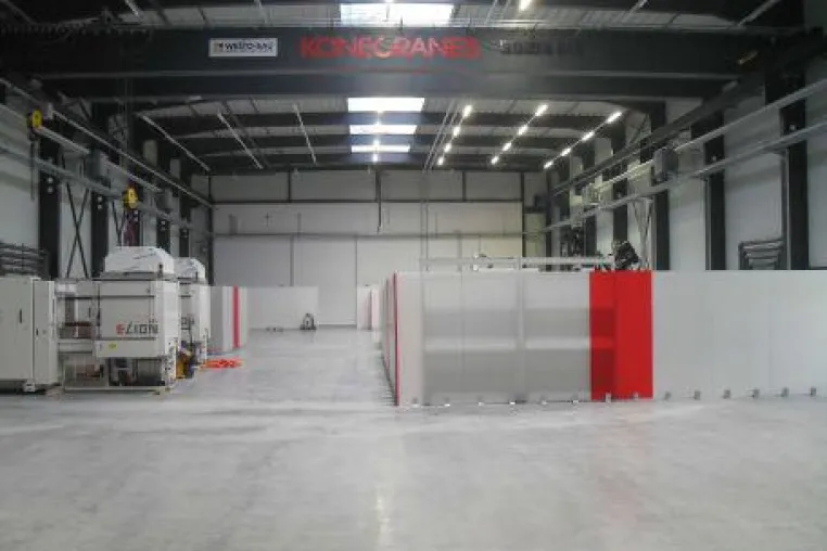 150 transluzente Kandela Stellwände bei Hack Formenbau Bild: 150 transluzente Kandela Stellwände bei Hack Formenbau
