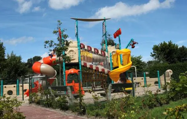 Bungalowpark Tulp een Zee: Eröffnung eines neuen Spielplatzes auf dem Gelände der Ferienanlage Bild: Bungalowpark Tulp een Zee: Eröffnung eines neuen Spielplatzes auf dem Gelände der Ferienanlage