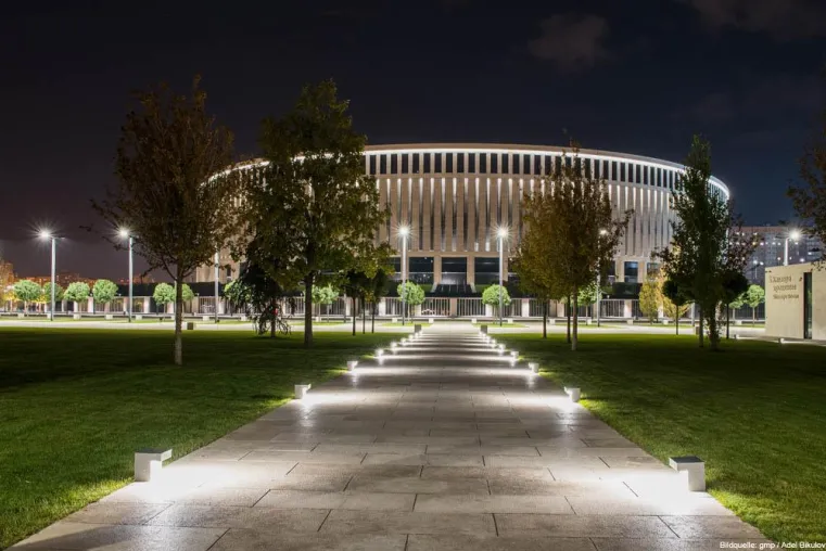 Fußballstadion Krasnodar und Parkgelände im Lichterglanz Bild: Fußballstadion Krasnodar und Parkgelände im Lichterglanz