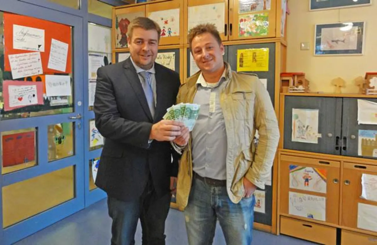 Spendenübergabe in der Kinderkrebsklinik