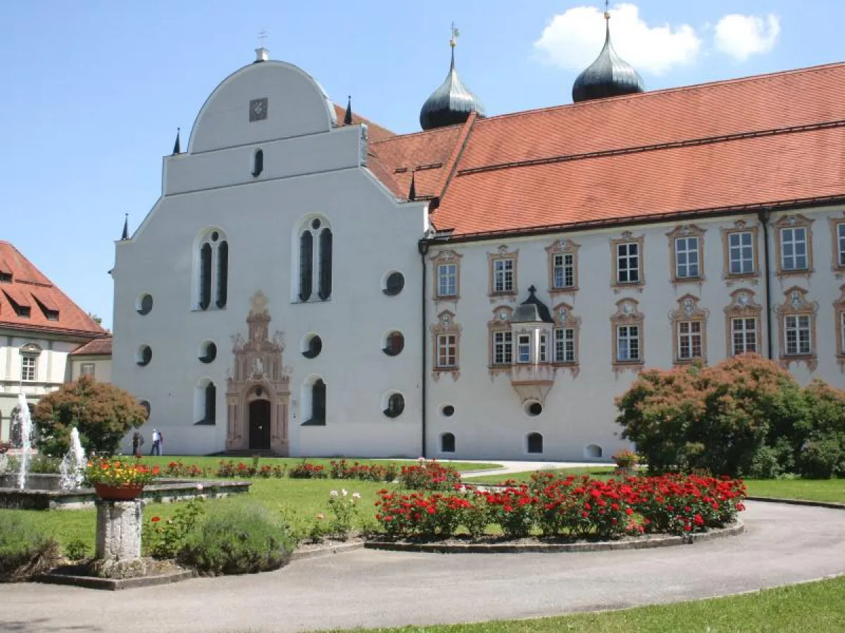Im Kloster Benedikbeuern findet 2012 erstmals ein Pfingstmarkt statt.