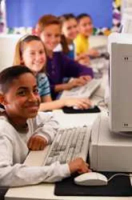 Bild: Schülerinnen und Schüler an Grundschulen lernen 10-Finger Schreiben mit dem TypingMaster