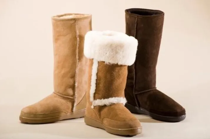 Bild: Winterfest & stylish: Echte Lammfell-Stiefel von Minnetonka