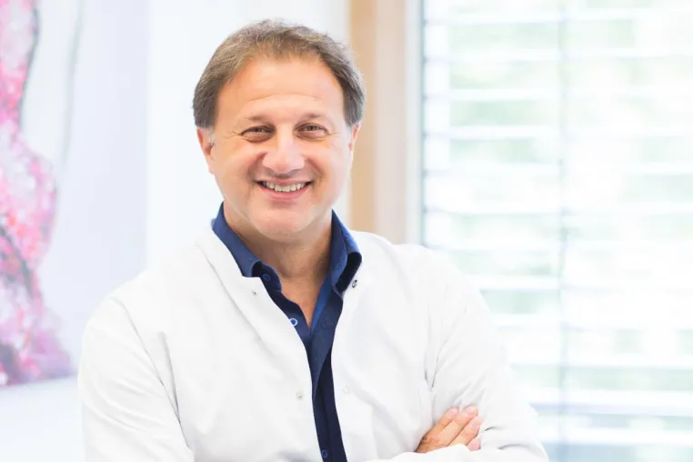 Plastischer Chirurg Dr. Karl Schuhmann erhält zum zweiten Mal in Folge das GALAbeautify – Siegel Bild: Plastischer Chirurg Dr. Karl Schuhmann erhält zum zweiten Mal in Folge das GALAbeautify – Siegel