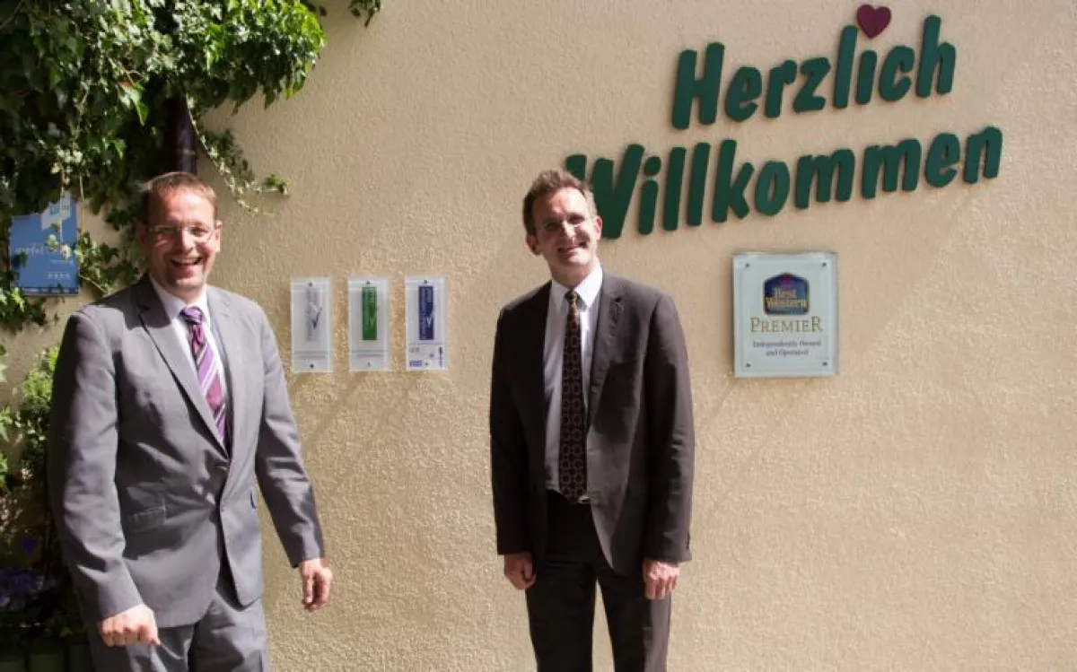 Links: Bernd Fanenstich, Direktor Rechts: Markus Reindl, stellv. Direktor