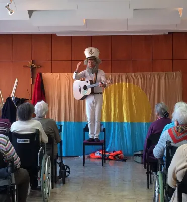 Bild: Auf Kreuzfahrt: Eine musikalische Theater-Revue im Seniorenzentrum Saarburg