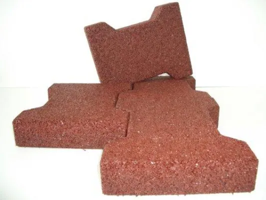 Bild: BSW komplettiert seine Regupol Fallschutz- und Formteilserie aus Gummigranulaten