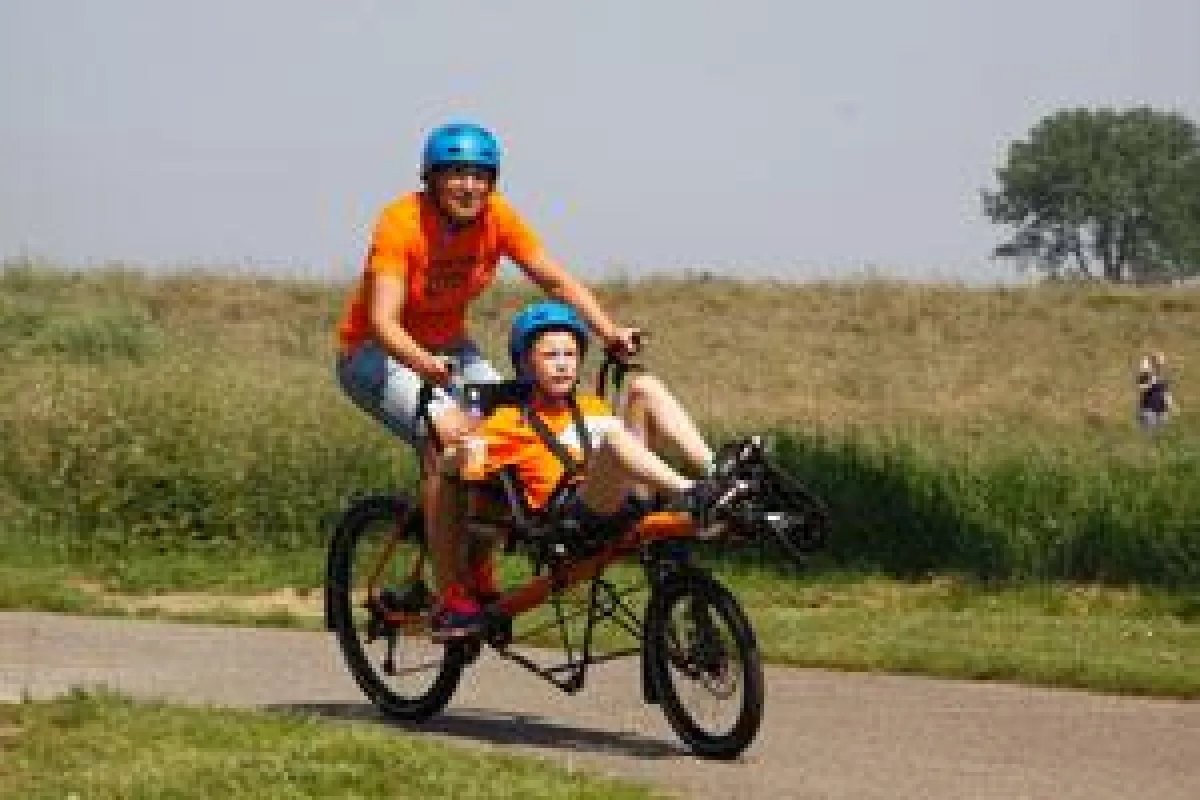 Die frühere Olympiasiegerin Barbara de Loor auf dem Tandem
