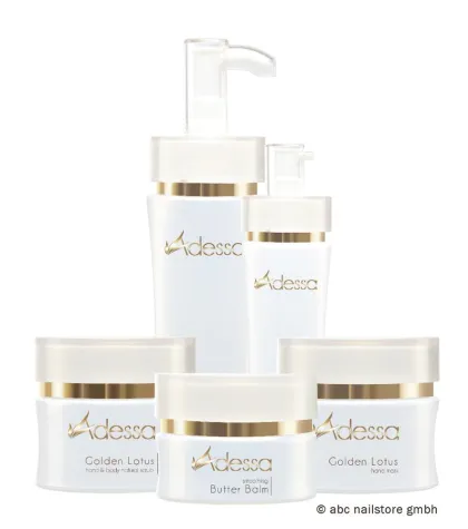 Bild: Adessa verwöhnt Hände mit Gold und Lotus