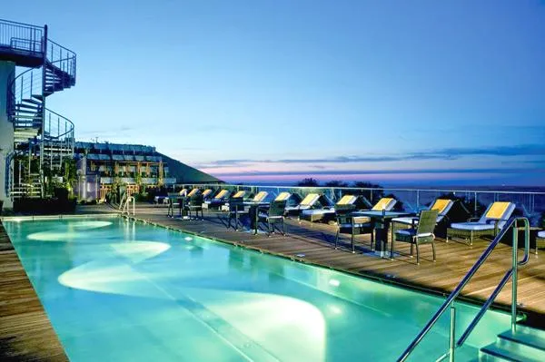 Bild: Jetzt geht es erst richtig los: Die erste der sechs Wellness-Botschafterinnen 2010 besucht ihr Hotel