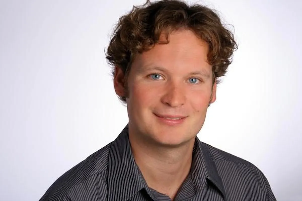 IT-Fachjournalist Alexander Junk verstärkt das Redaktionsteam von PR-COM (Bild: PR-COM)