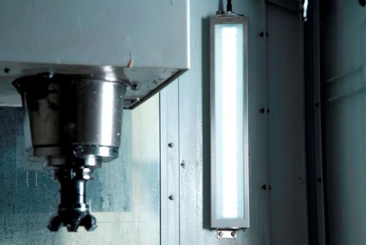 Die Maschinen-LED-Leuchte FIELDLED für raue Produktionsumgebungen.