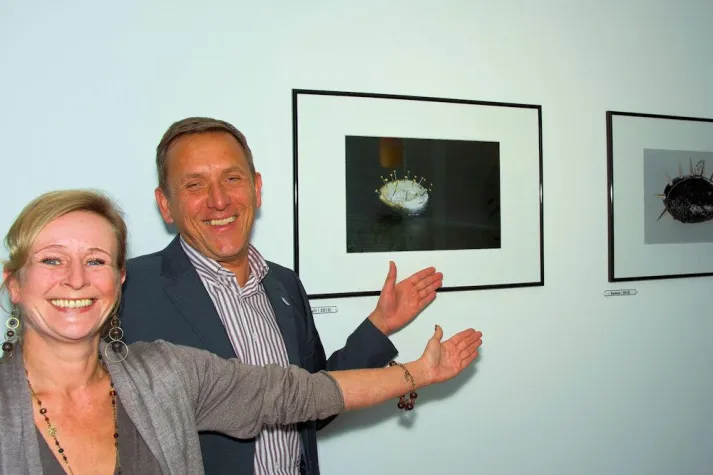 Bild: Kunst im Büro - Sonderausstellung von broetchenkunst.de lässt Kanzleibesucher Schmunzeln