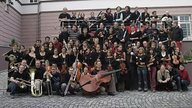 Bild: HipHop meets Klassik: Clueso und die STÜBA philharmonie spielen in Berlin