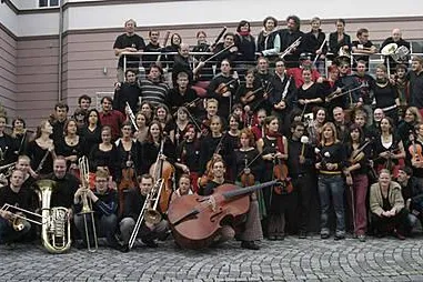 Bild: HipHop meets Klassik: Clueso und die STÜBA philharmonie spielen in Berlin