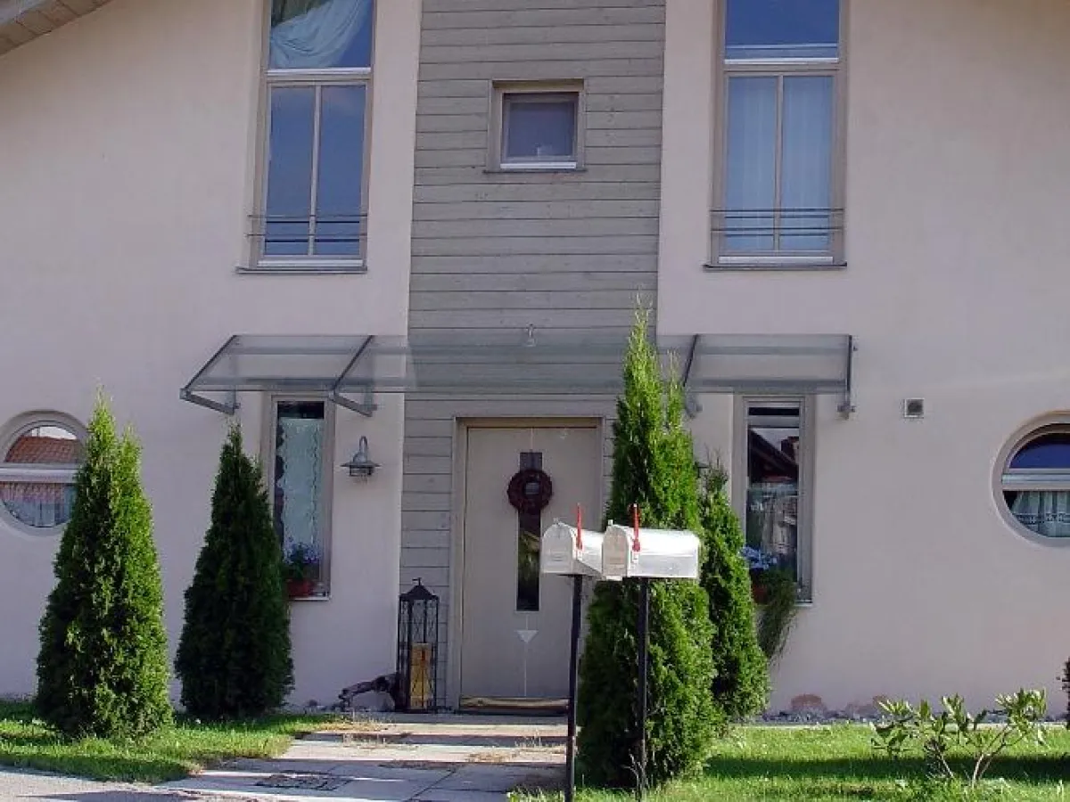 Die Post war da - das signalisiert die aufgestellte rote Fahne am Amerikanischen Briefkasten. Bild: tdx/homesolute.com