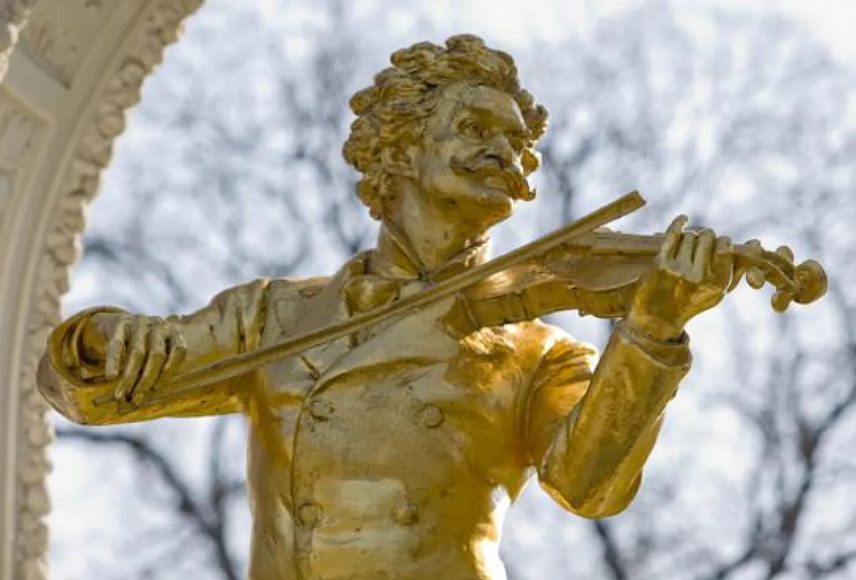 Das Johann-Strauss-Denkmal im Wiener Stadtpark. Foto: ©Josef Muellek/123RF.