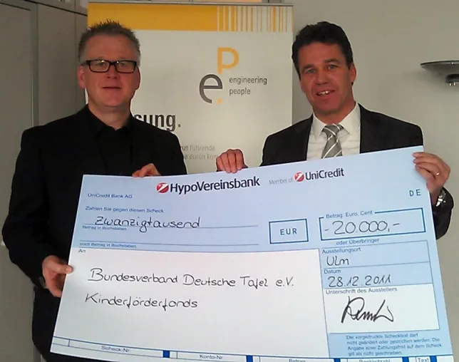 Bild: engineering people spendet 20 000 Euro für Tafelladen