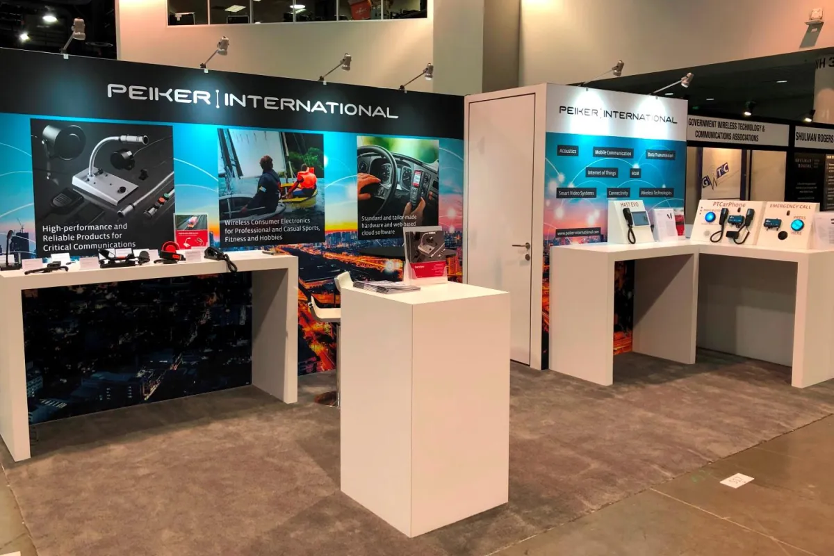Produkte von pei tel auf dem Stand von peiker auf der International Wireless Communications Expo