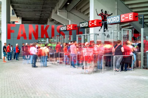 Bild: Neues Orientierungssystem und Stadion Branding für die BayArena