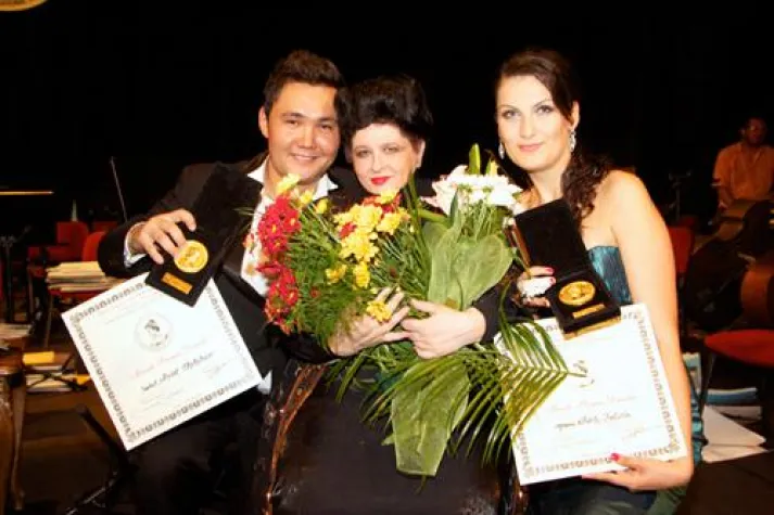 Bild: Gesangswettbewerb in Rumänien, Mariana Nicolesco und die Krone der Callas