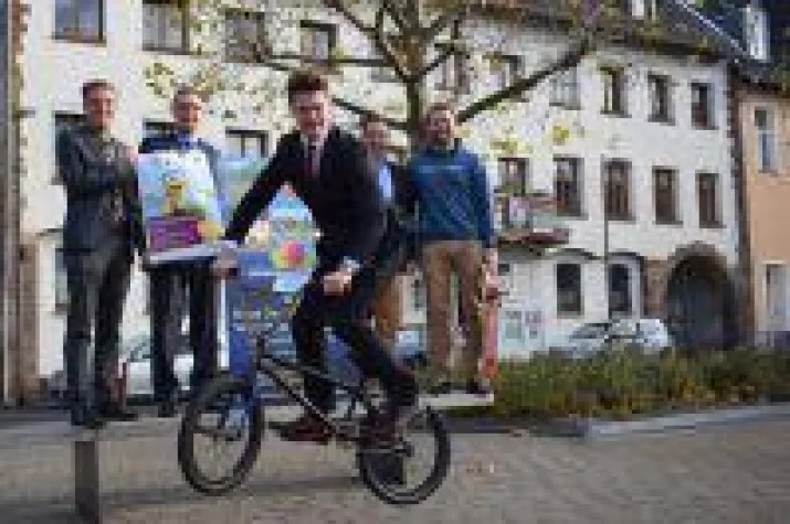 Bild: Von spektakulären BMX-Stunts bis zum feuerspuckenden Drachen.