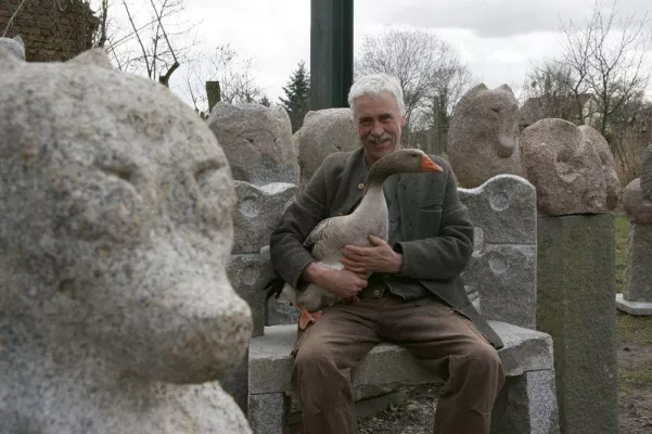 Bild: Hotel Döllnsee-Schorfheide - Vernissage zur Ausstellung 'Steinwesen' des Bildhauers Lutz Kittler