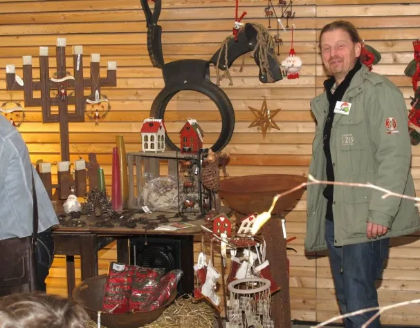 Bild: Der Bart ist echt: Karitativer Adventsduft in Cronenberg