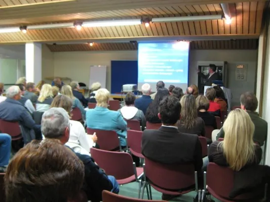 Bild: Es trifft meist die Besten. – Burnout-Vortrag in Simssee Klinik Bad Endorf ein voller Erfolg