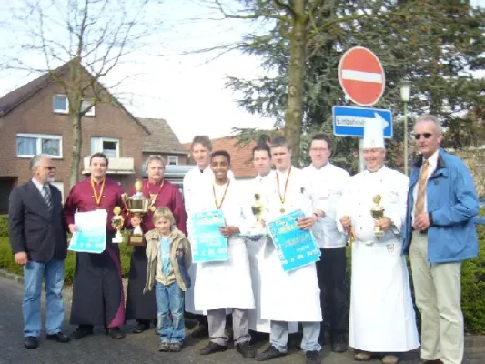 Fünfzehnter Regionalkochwettbewerb des Münsterlandes um die Trophäe "Die Goldene Kartoffel" in Heiden Bild: Fünfzehnter Regionalkochwettbewerb des Münsterlandes um die Trophäe "Die Goldene Kartoffel" in Heiden