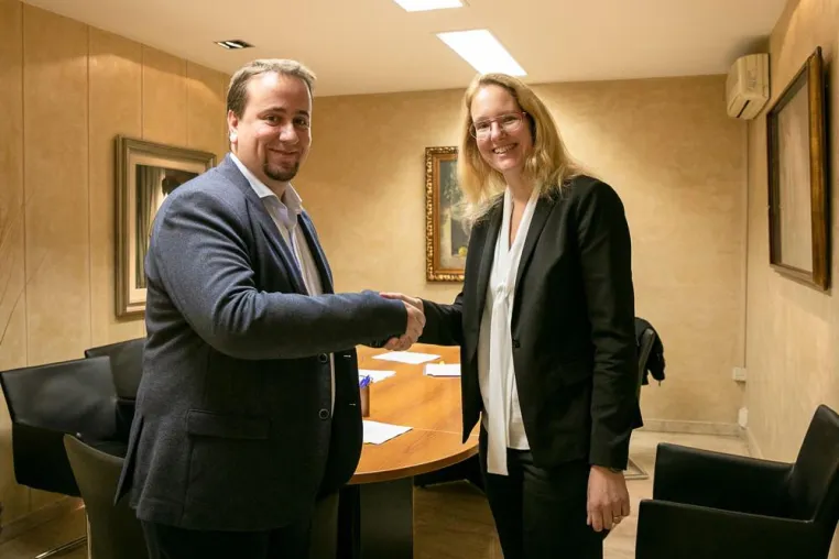adesso Spanien erwirbt Salesforce-Spezialisten Bild: adesso Spanien erwirbt Salesforce-Spezialisten