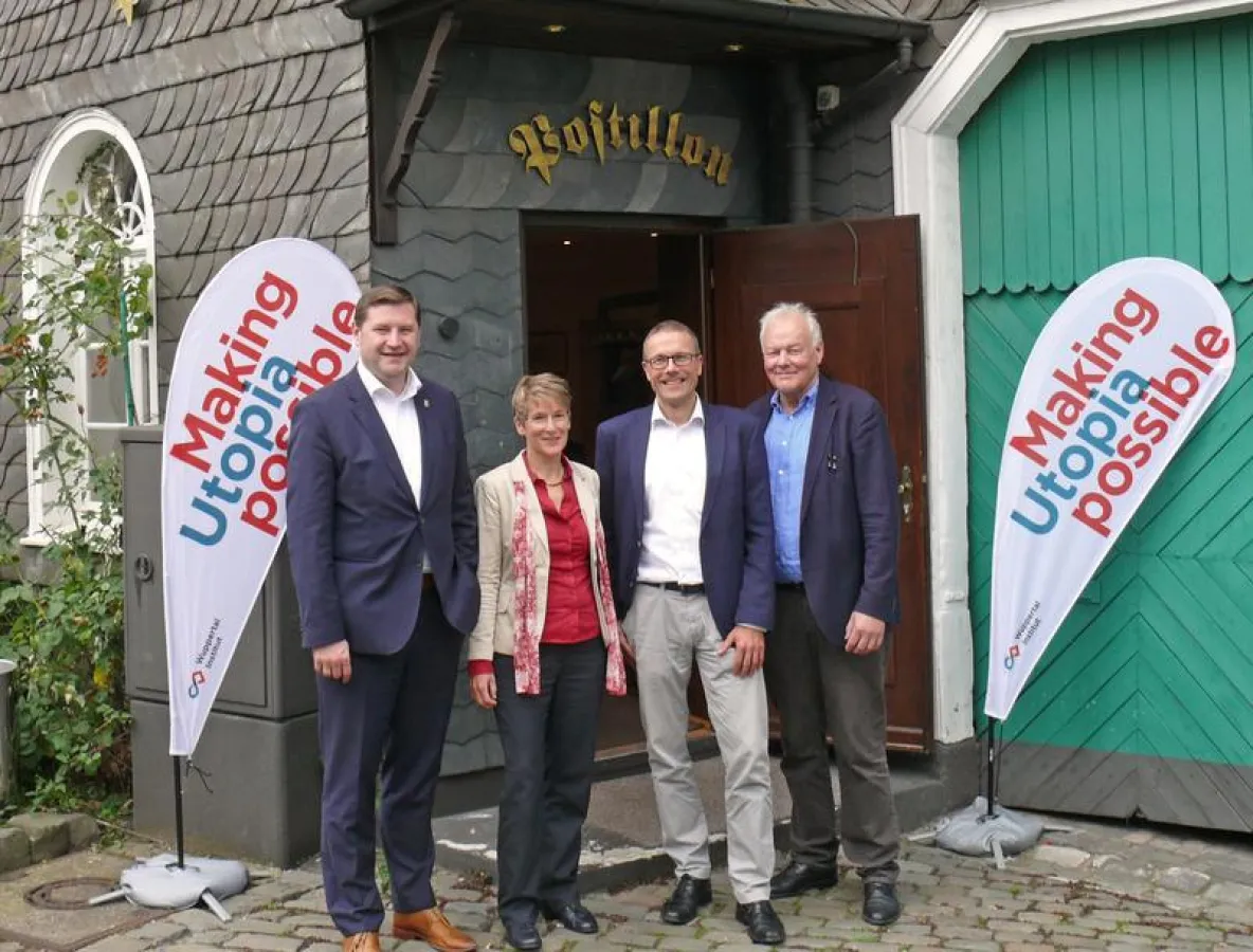 Solinger Oberburgermeister Tim Kurzbach, Ariane Bischoff, Prof. Dr. Uwe Schneidewind, Präsident des Wuppertal Instituts, Prof. Dr. Reinhard Pfriem, wissenschaftlicher Leiter der Klimagespräche. (Quell