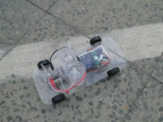 Bild: Schüler bauen Elektroautos