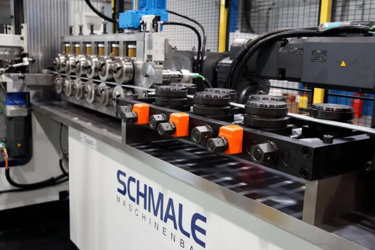 Größte Flexibilität – ohne Rüstzeiten. Neue Dimension der Servotechnik Bild: Größte Flexibilität – ohne Rüstzeiten. Neue Dimension der Servotechnik