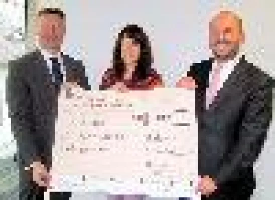 Bild: Kreissparkasse fördert Freie Kunstakademie Nürtingen mit 1.000 Euro