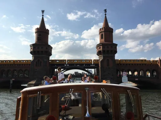 Shipping & Cooking: Treffen der Partner des Institut für Finanz- und Nachfolgeplanung am 06.09.2018 in Berlin Bild: Shipping & Cooking: Treffen der Partner des Institut für Finanz- und Nachfolgeplanung am 06.09.2018 in Berlin