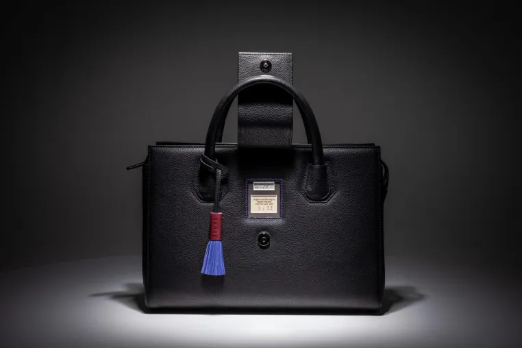 Die erste Damenhandtasche, die Männer heimlich für sich selbst kaufen Bild: Die erste Damenhandtasche, die Männer heimlich für sich selbst kaufen