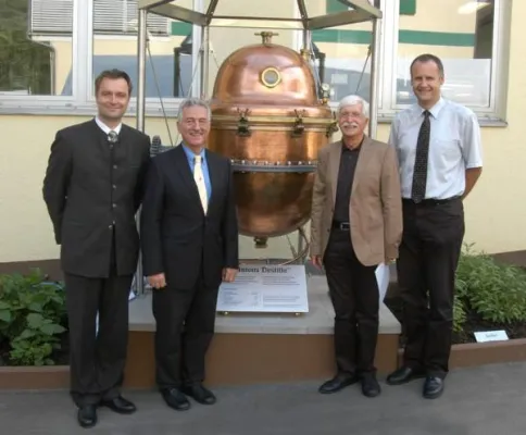 Firma Anton Hübner setzt ein Denkmal für kommende Generationen Bild: Firma Anton Hübner setzt ein Denkmal für kommende Generationen