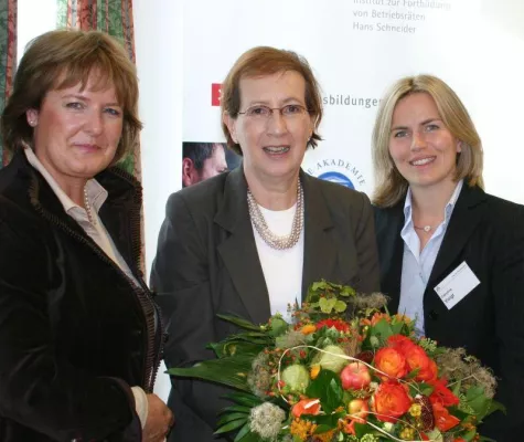 Bild: Mentoring: „Frauen kümmern sich um Frauen“  - Heide Simonis diskutiert beim ifb mit Arbeitnehmervertreterinnen