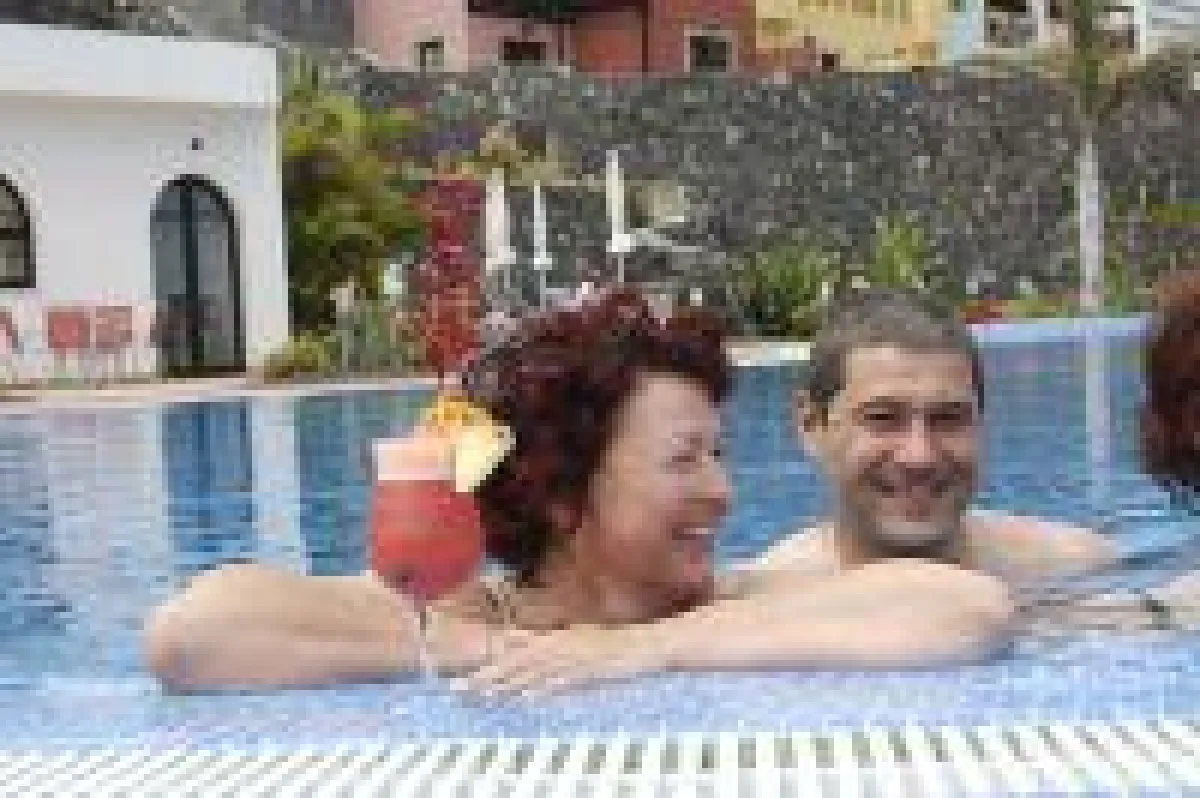 BU: Pool des Hotels Luz del Mar, Foto: Wikinger Reisen. Abdruck honorarfrei, bitte nur mit Quellenangabe. Foto senden wir gern in hoher Auflösung zu. Bitte per Mail bei der Pressestelle anfordern.