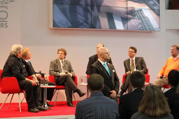 Bild: CeBIT 2010: Privatnutzung von Firmen-PCs - Deutschlands Unternehmer mit einem Bein im Knast?