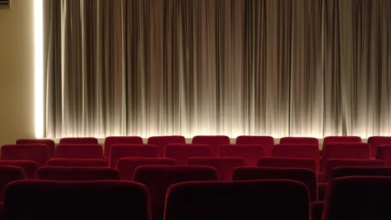 Bild: Kino der Extreme: KINOFANS.COM analysiert den radikalen Kurswechsel der Filmstarts im April 2026