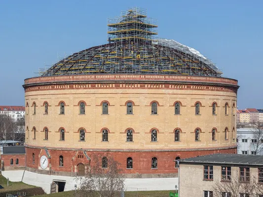 Bild: Hohe Montageleistung und sichere Arbeitsebenen