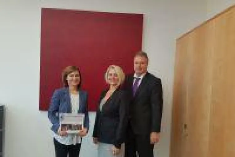 IfKom im Gespräch zum Thema Digitale Bildung mit der Rektorin der Fernuniversität in Hagen Bild: IfKom im Gespräch zum Thema Digitale Bildung mit der Rektorin der Fernuniversität in Hagen