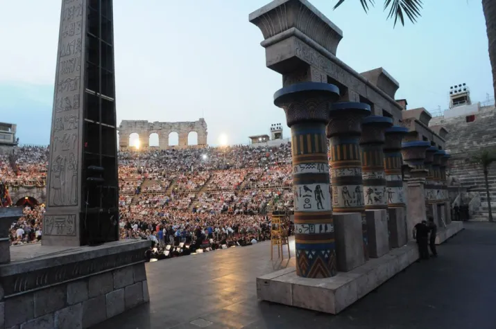 Bild: Liebe, Morde und Intrigen in der Arena di Verona